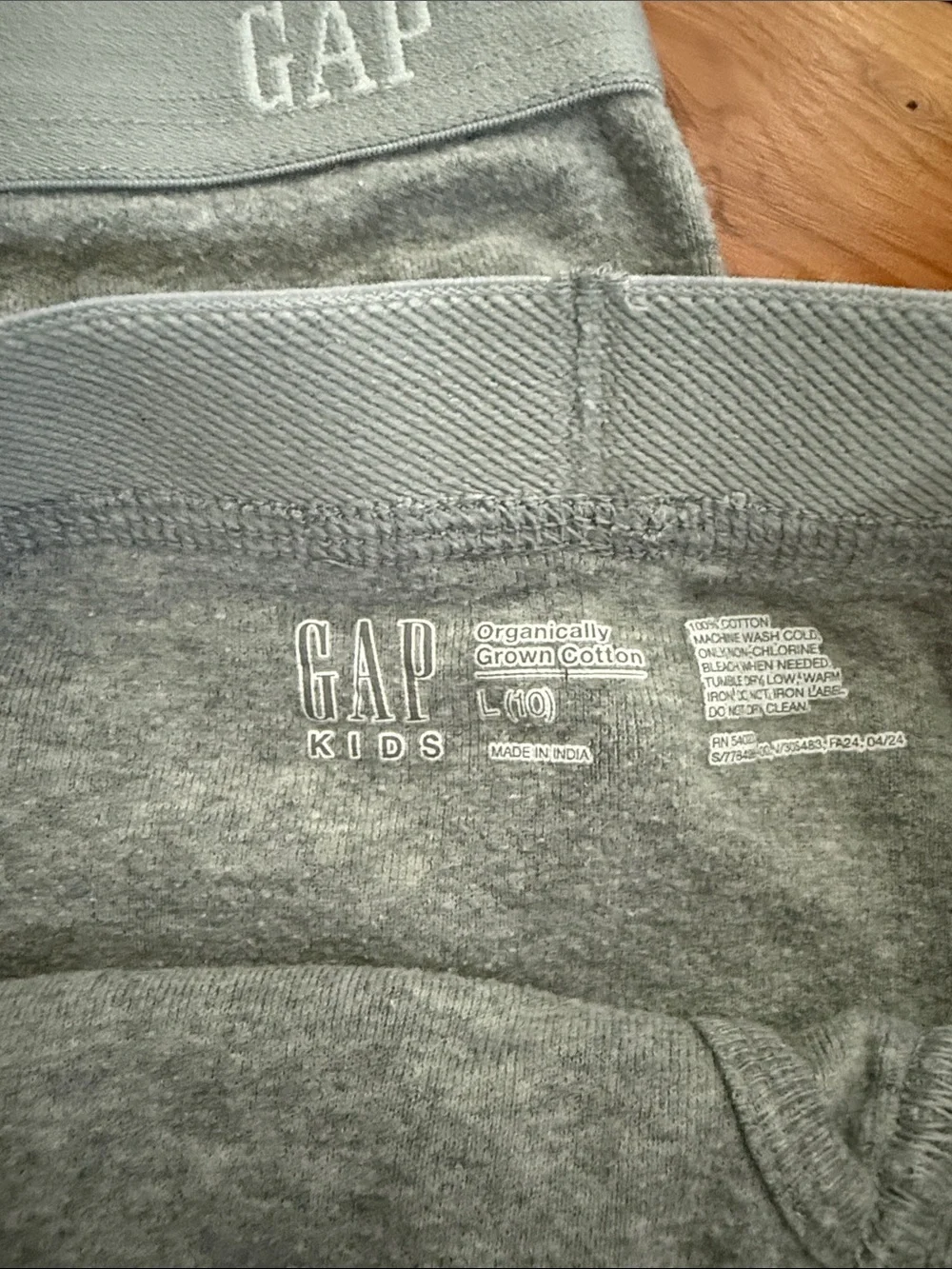 GAP Kids Briefs in Gray & White